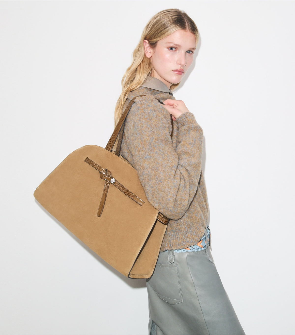 Tory Burch Hot Sale - Large Romy Suede Bauletto - Stone