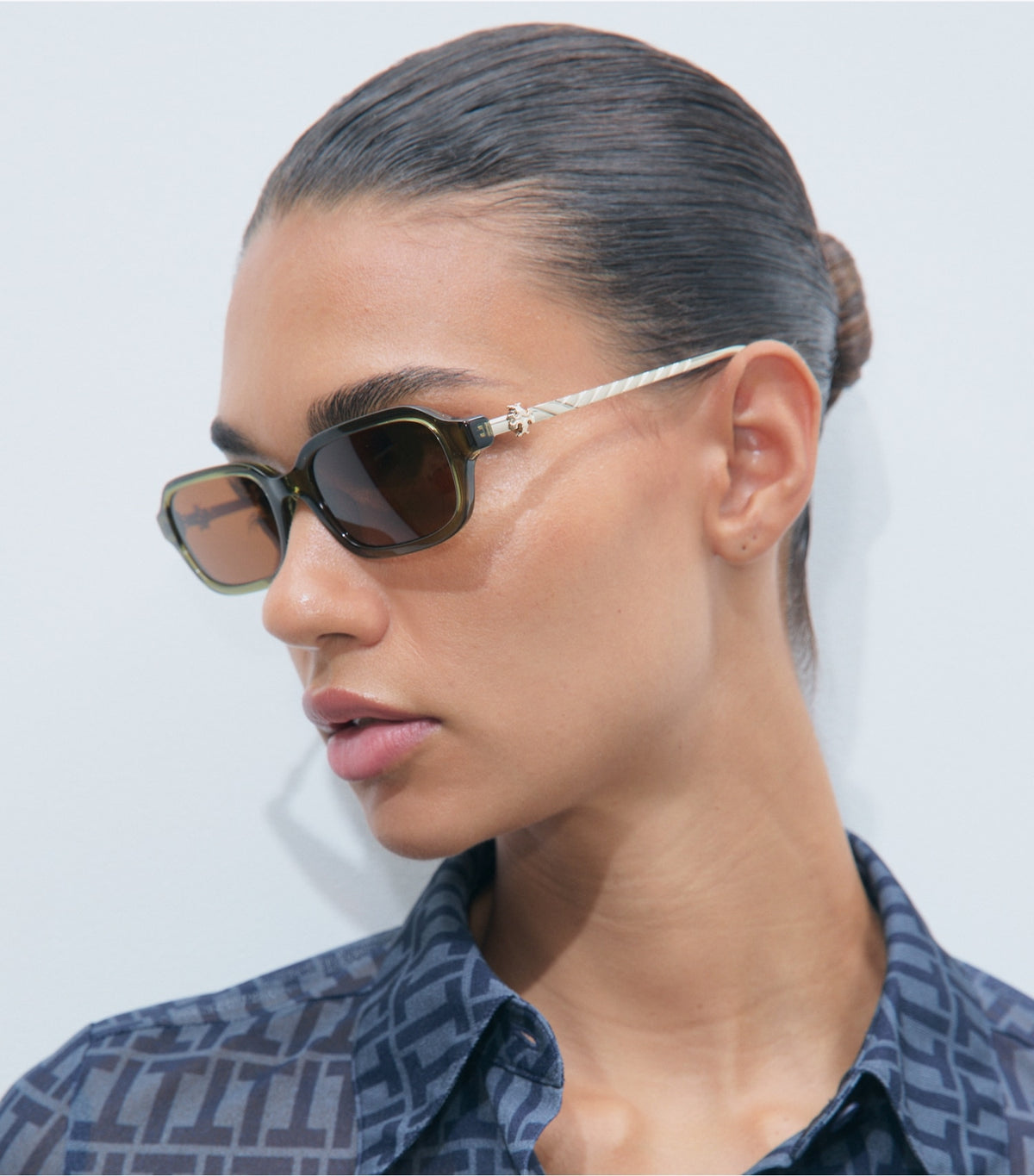 Tory Burch Great Value - Kira Metal Rectangle Sunglasses - Transparent Olive/Brown