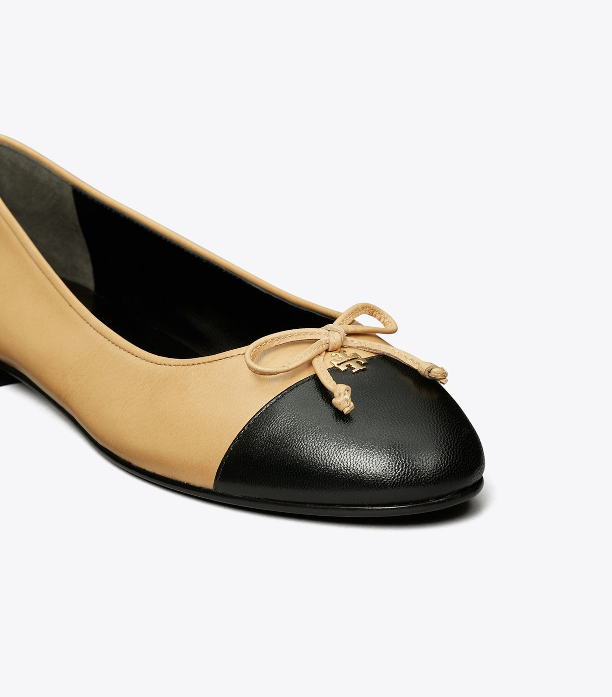 Tory Burch Classic - Cap-Toe Ballet - Ginger Shortbread / Perfect Black