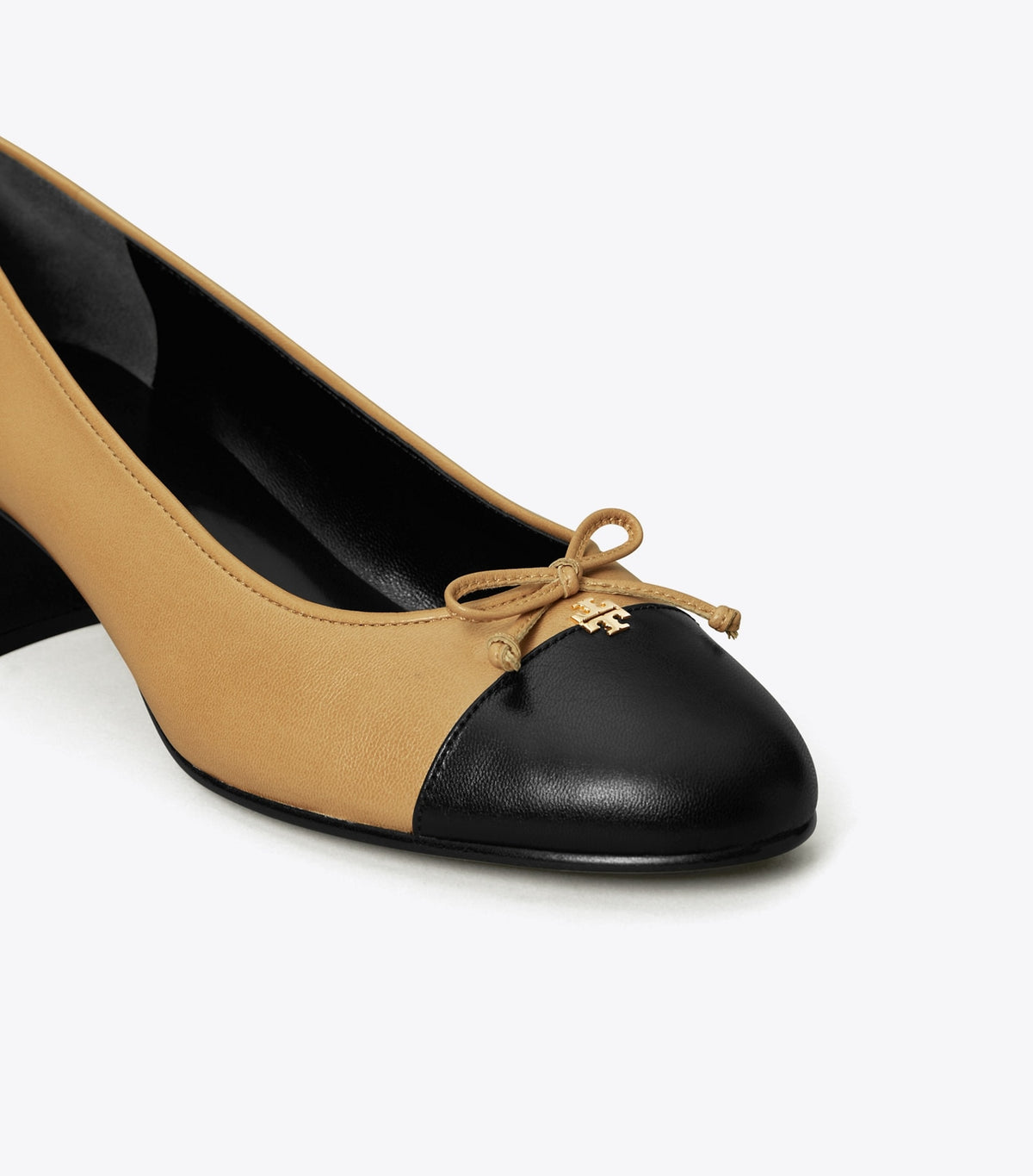 Tory Burch Deals - Cap-Toe Pump - Ginger Shortbread / Perfect Black